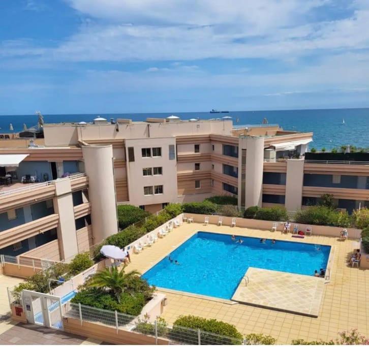 Joli Appartement Avec Piscine Sète Exteriör bild